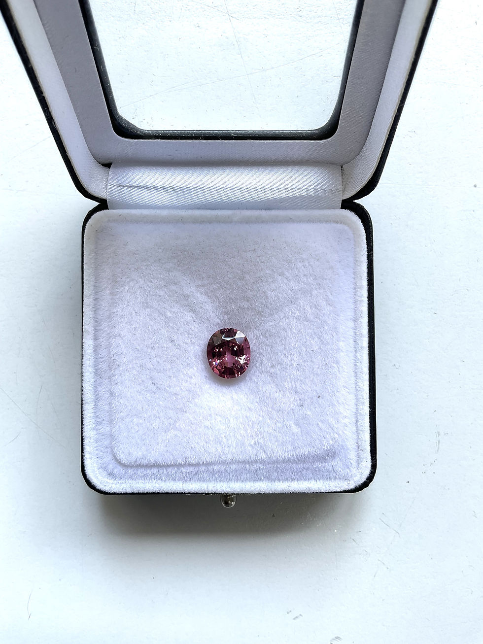 الصورة المصغرة: 2.64 Carats Spinel Top Quality Cut stone Oval For Fine Jewelry Natural Gemstone