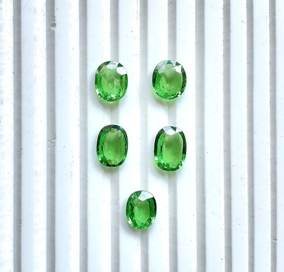 Miniature : 10.89 Carat Top Quality Tanzania Tsavorite Cutstone For Fine jewelry Natural Gem