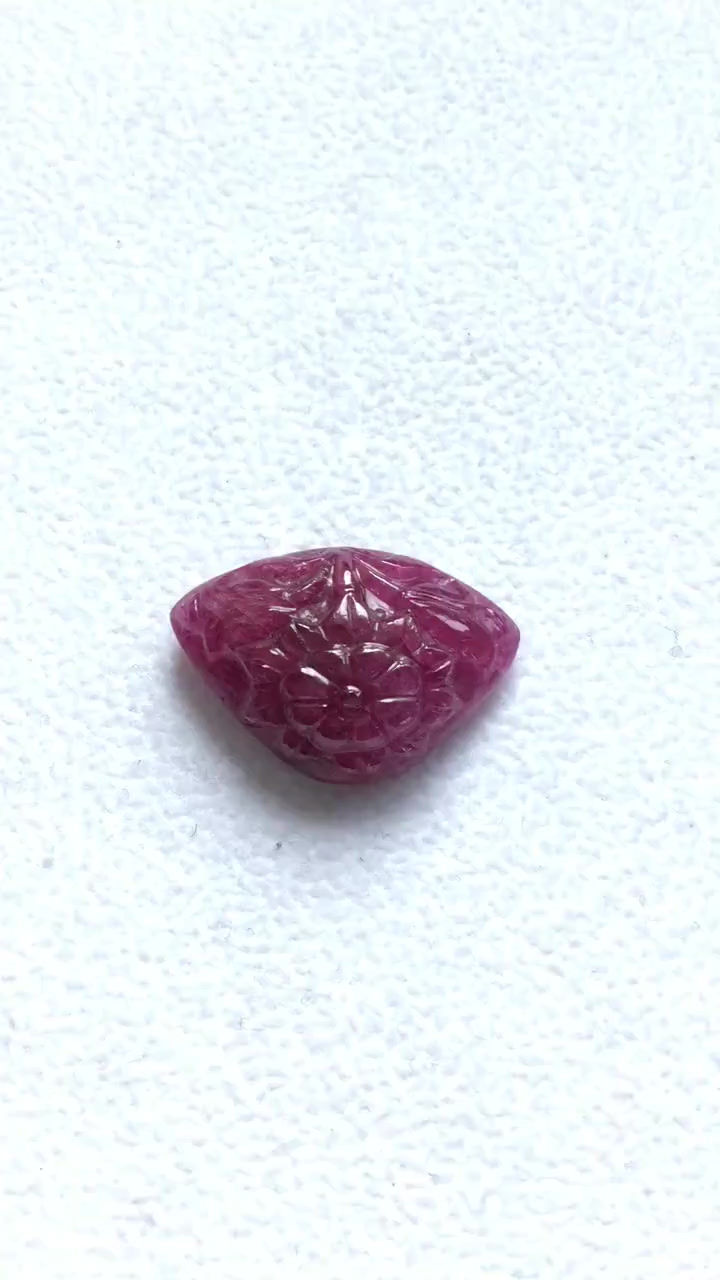 Miniaturbild: Ruby Carving Single piece Mozambique Ruby (H) Flower ruby carving natural