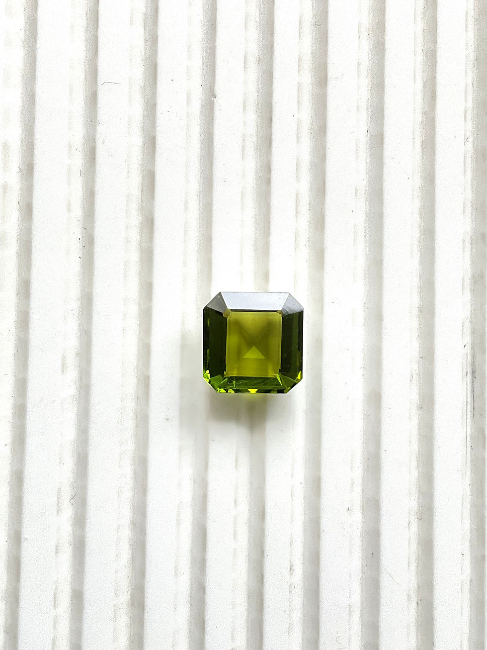 섬네일: 6.95 carats olive green Tourmaline octagon Faceted cut stone Natural gemstone