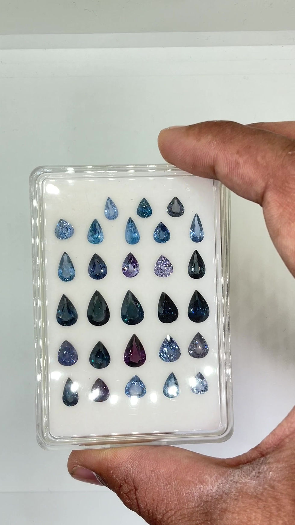 섬네일: 35.12 Carat Blue Spinel Tanzania Faceted Pear Cut stone For Jewelry Natural Gem
