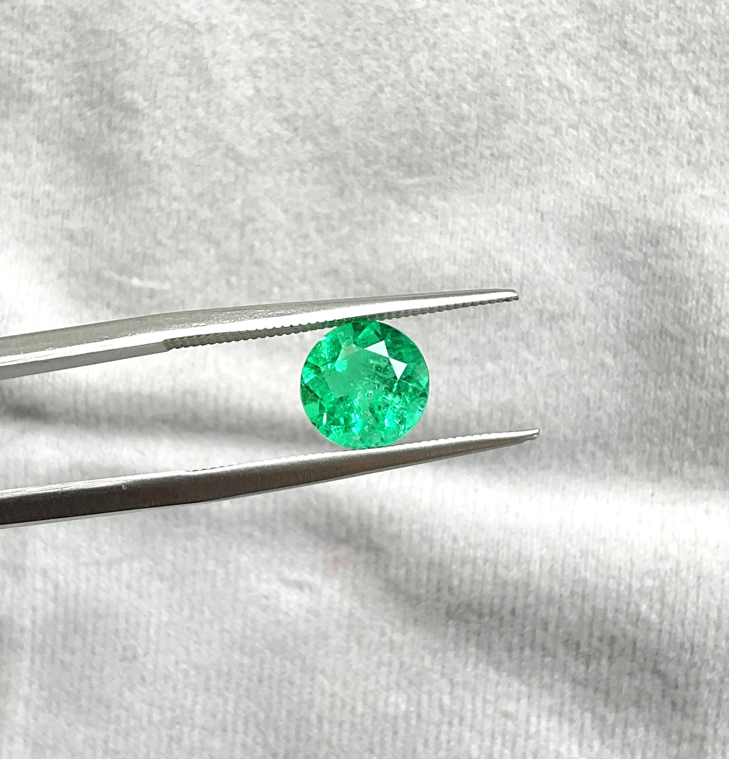 1.53 carats colombian emerald 7.5 mm round cutstone for fine jewelry natural gem