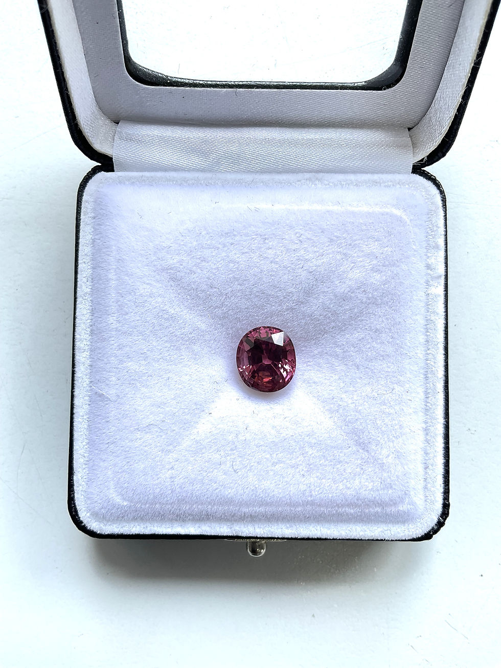 الصورة المصغرة: 3.27 Carats Spinel Top Quality Cut stone Oval For Fine Jewelry Natural Gemstone
