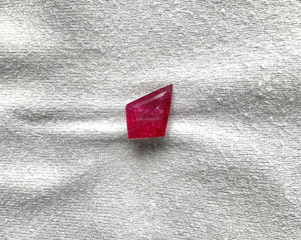 섬네일: 6.10 carats natural red rubellite tourmaline kite cut stone for jewelry gemstone