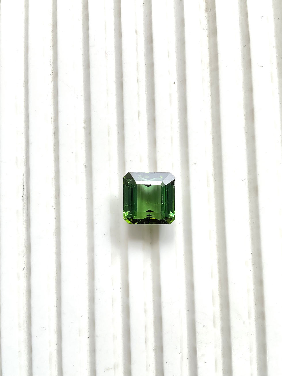 الصورة المصغرة: 6.39 carats green Tourmaline octagon Faceted cut stone Top Quality Natural gem
