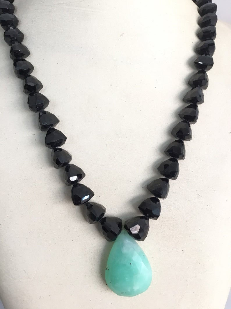الصورة المصغرة: Chrysoprase + Black Spinal Trillion fushion Jewellery Gemstone Necklace