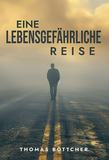 Ein Schattenman verschwindet im Nebel auf einer Asphaltsraße