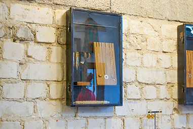 ארון תצוגה מברזל