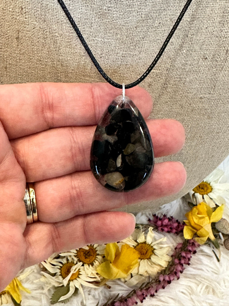 Front view black onyx resin necklace
