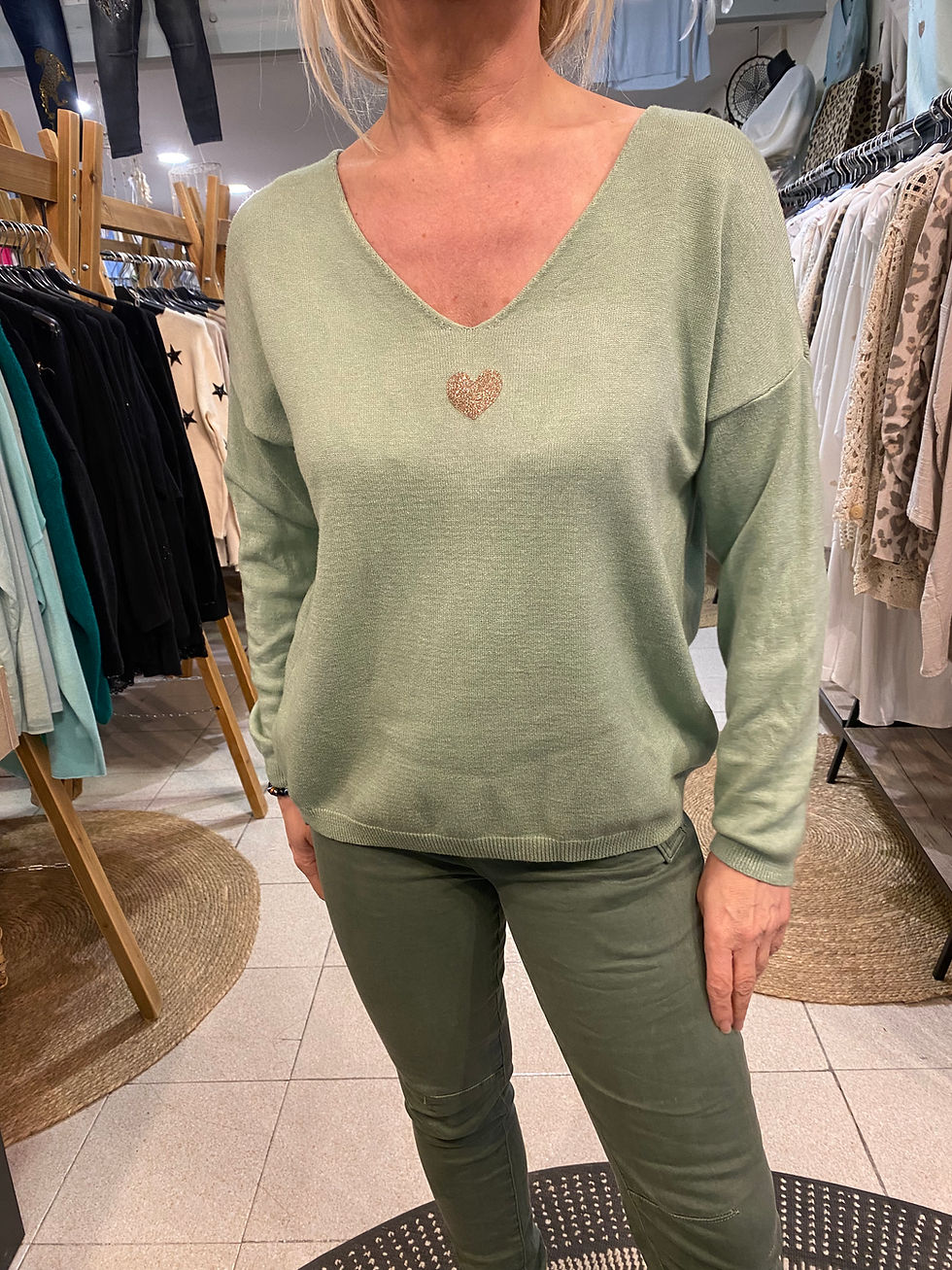 Miniature : Pull avec coeur devant et derrière  