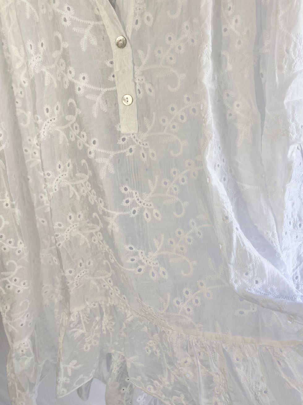Miniature : Tunique asymétrique avec broderie anglaise 