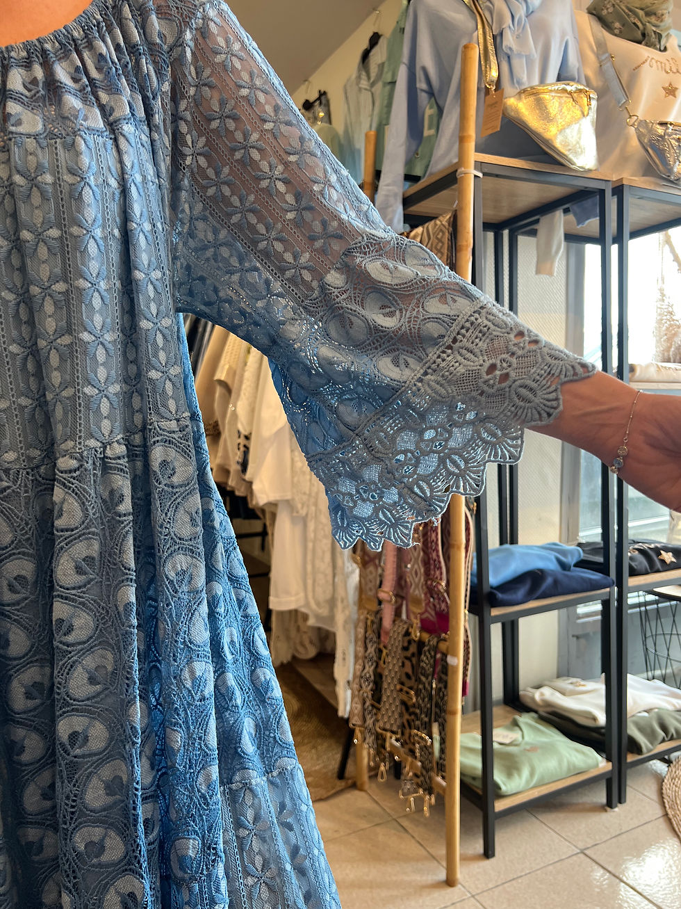 Miniature : Robe longue avec dentelle 