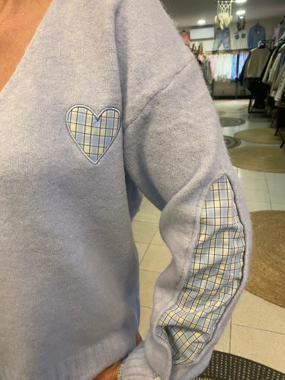 Miniature : Pull avec coeur et carreaux