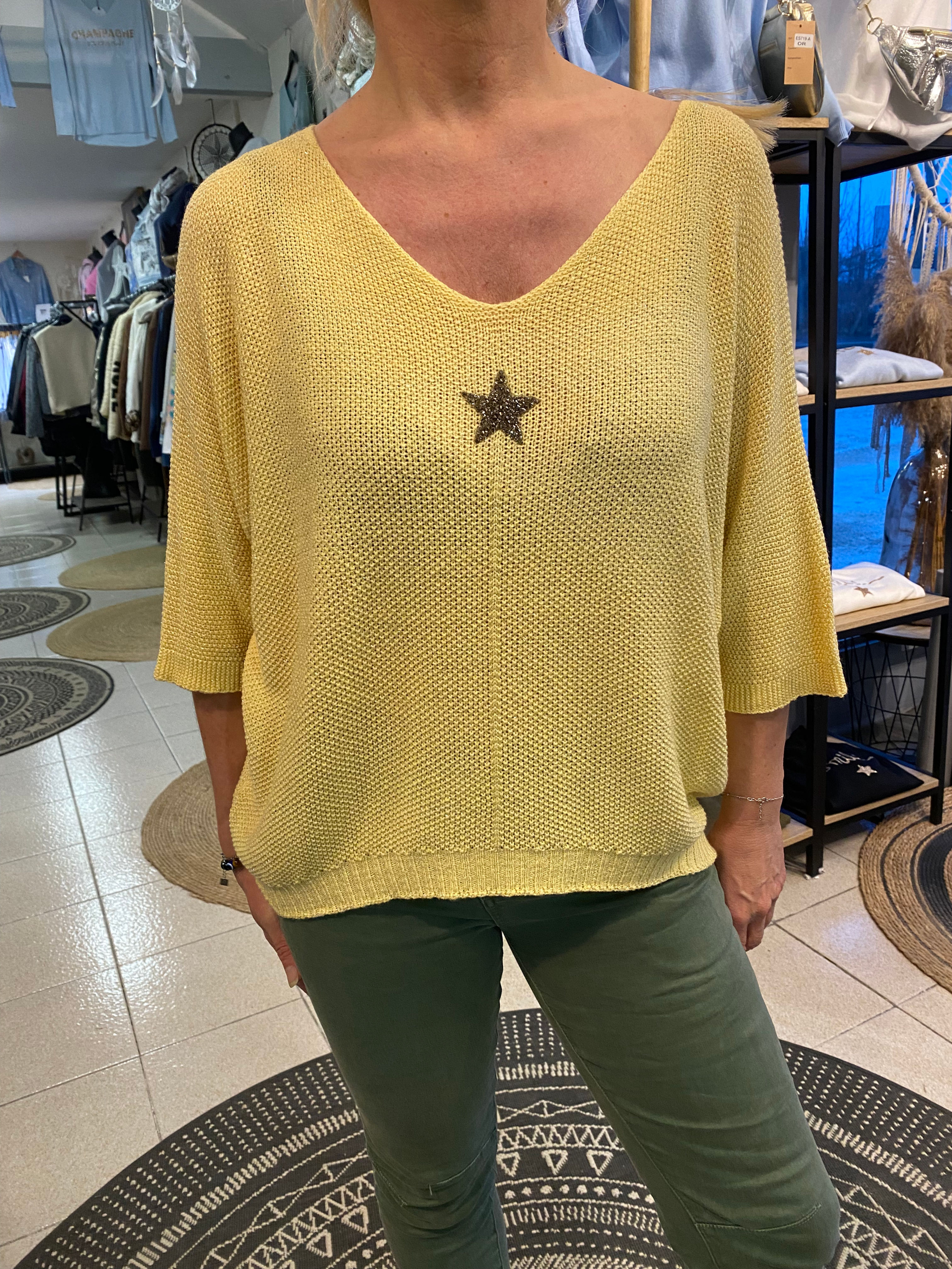 Pull brillant avec étoile