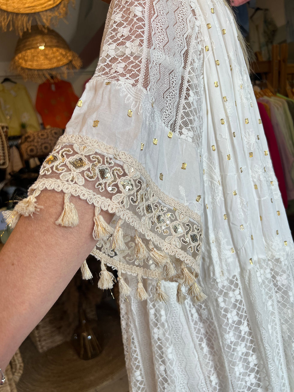 Miniature : Robe avec dentelle et filaments dorés