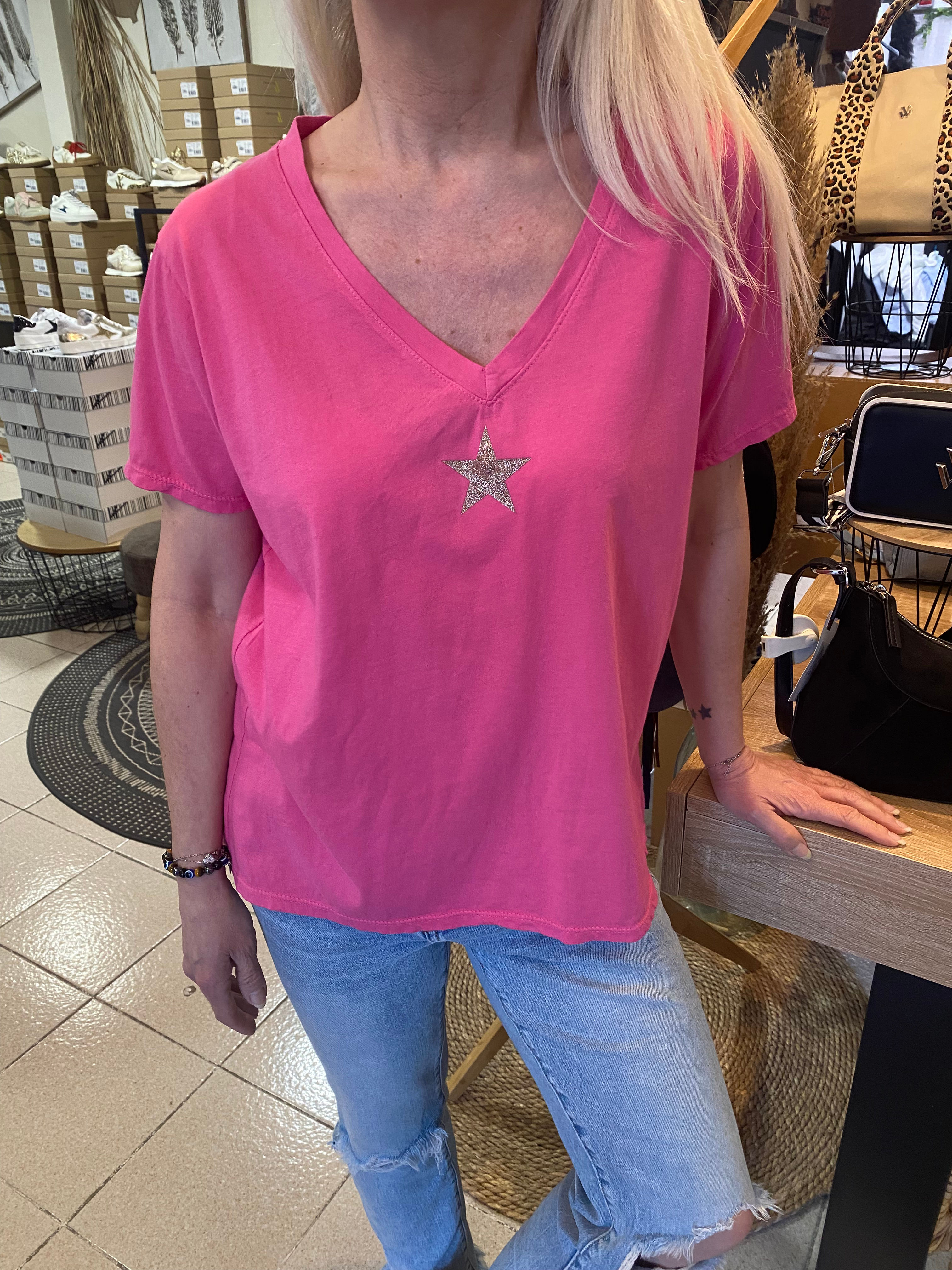 Tee-shirt fuchsia avec étoile