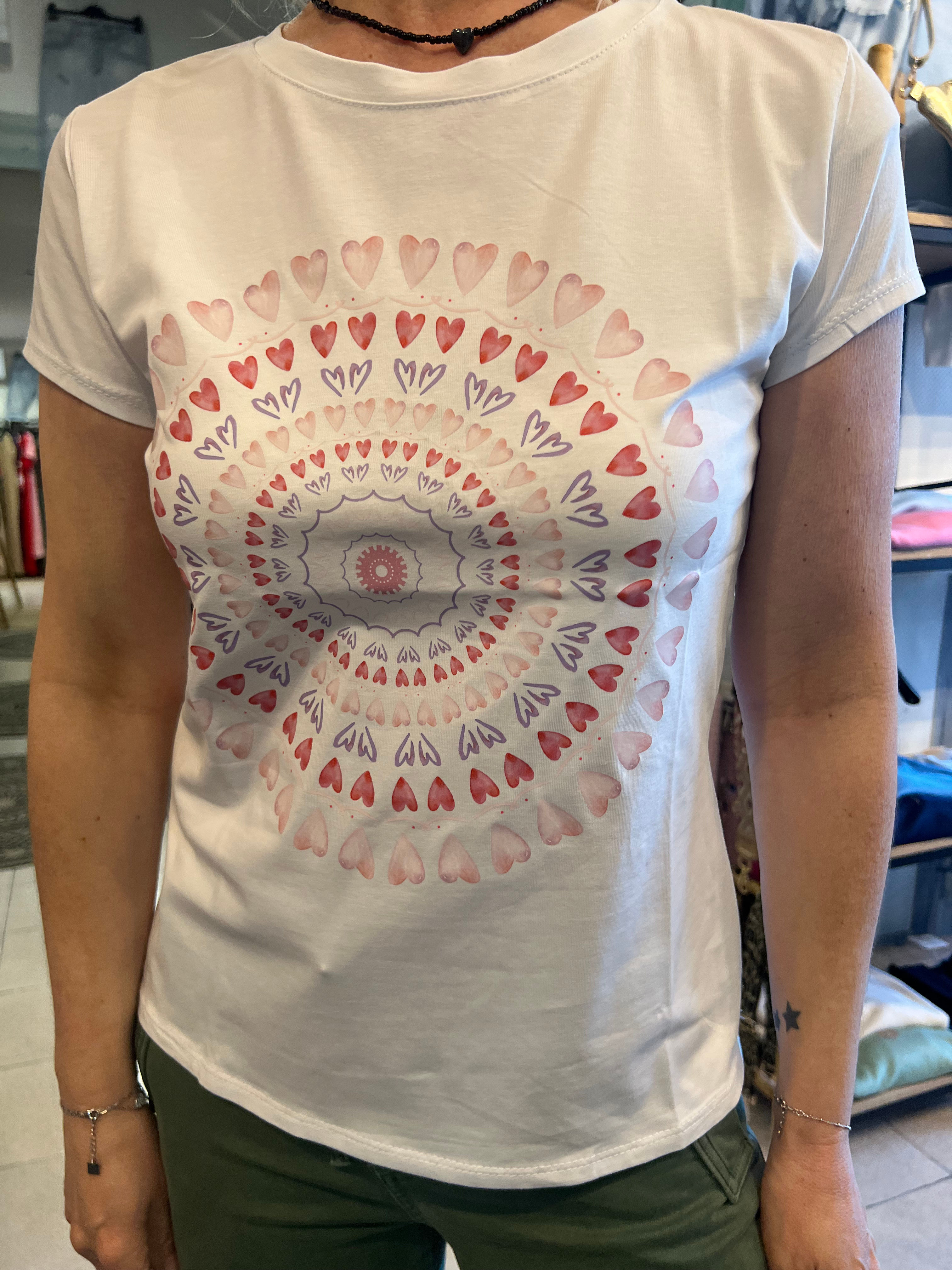 Tee-shirt avec coeurs