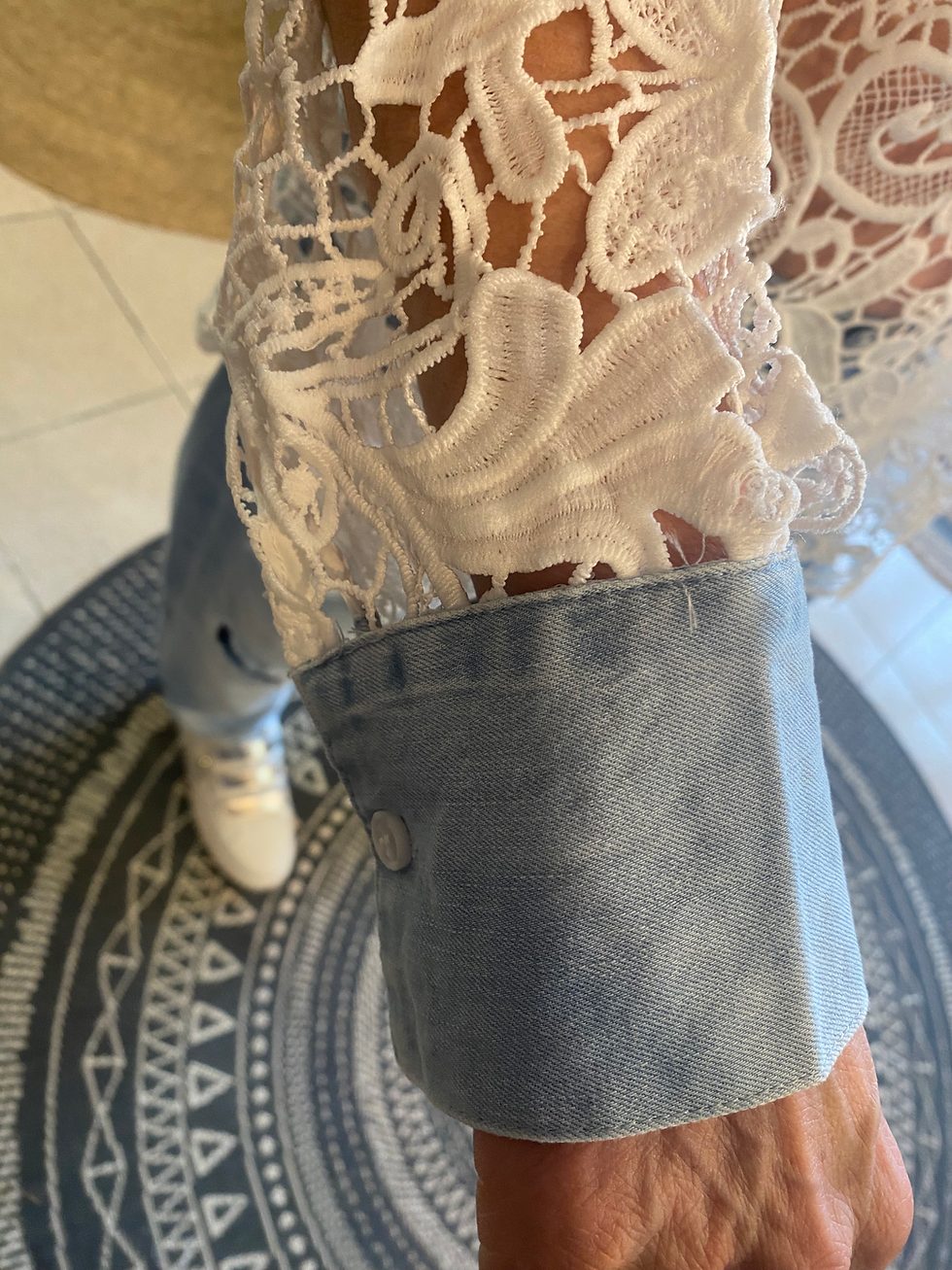 Miniature : Blouse avec dentelle et jean 