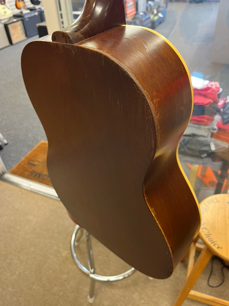 Thumbnail: Gibson Vintage 1969 LG1 guitar with its chipboard case SOLD