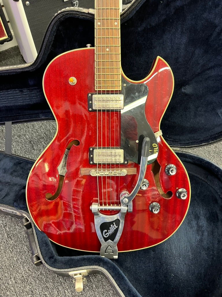Thumbnail: Guild Starfire III Newark Street Model with Hardcase