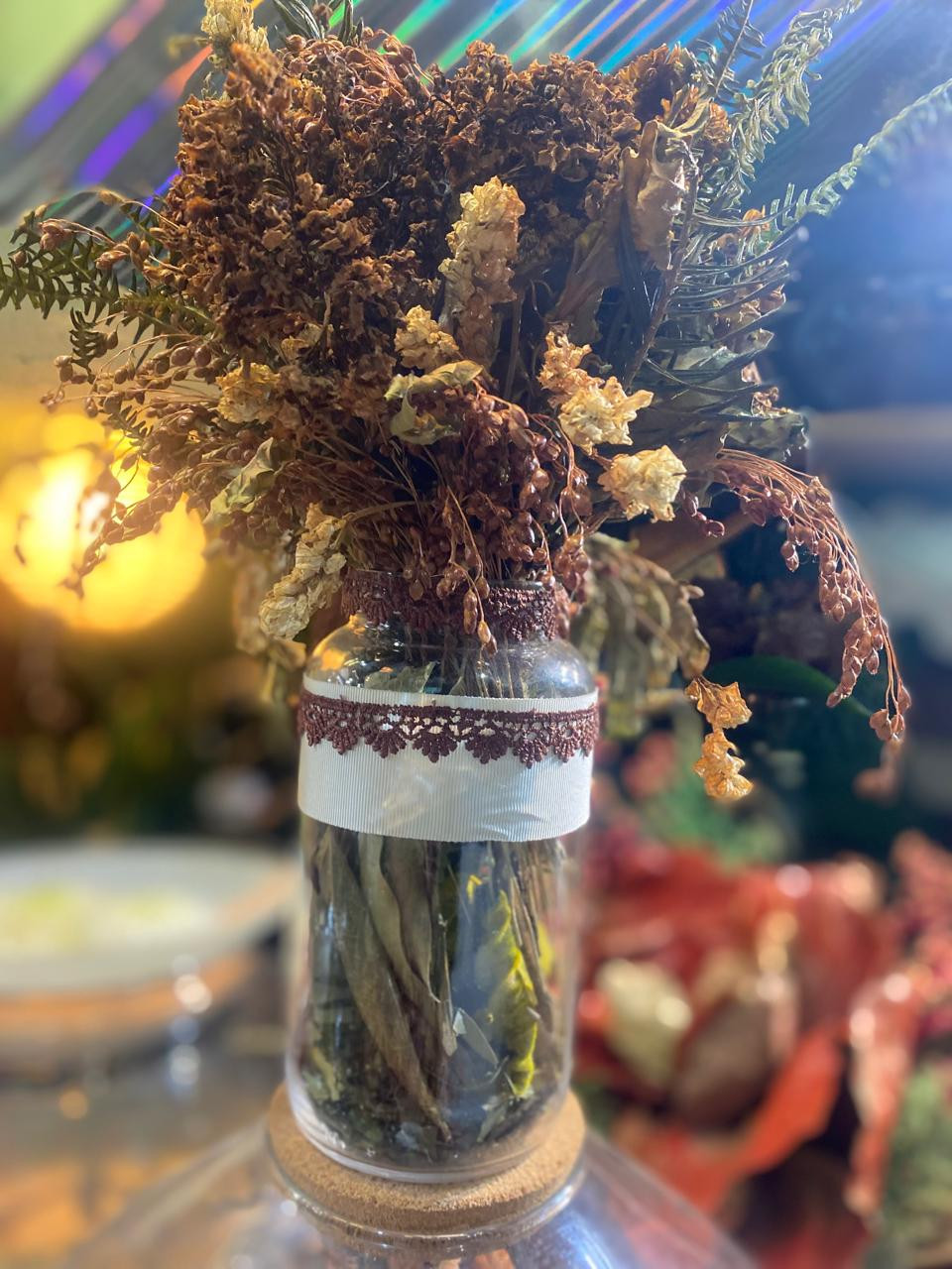 Arranjo de flores preservadas em vazo de Vidro