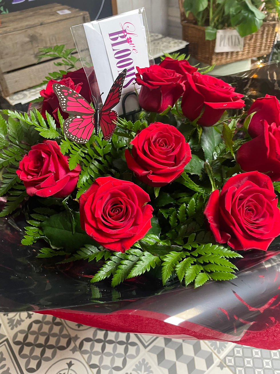 Thumbnail: Deluxe Red Roses Bouquet 