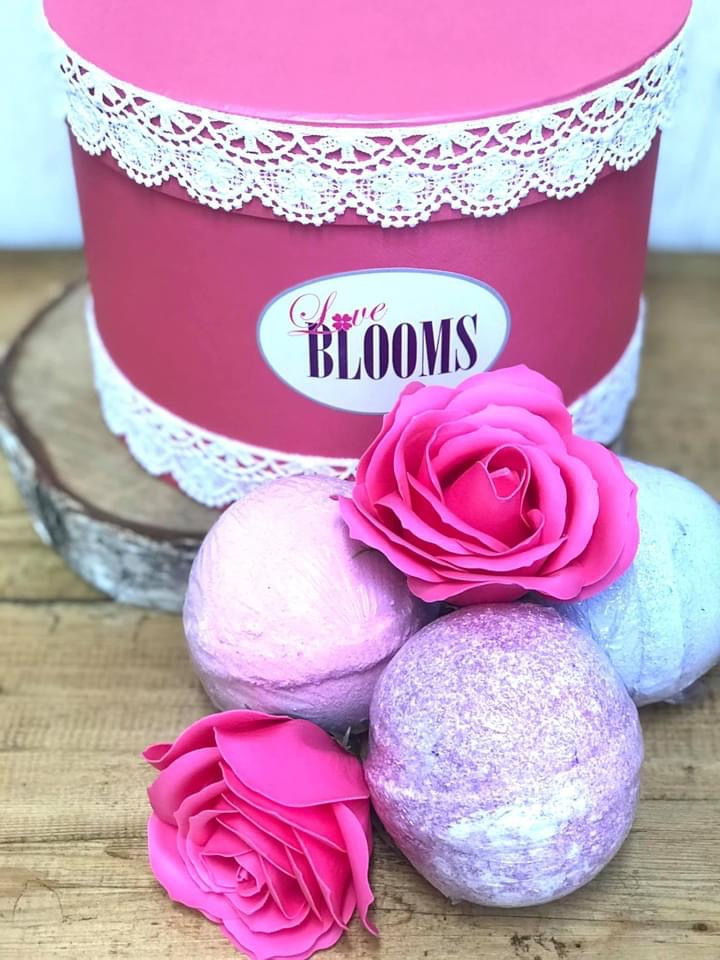 Thumbnail: Bath Bomb & Soap Gift Set Deluxe