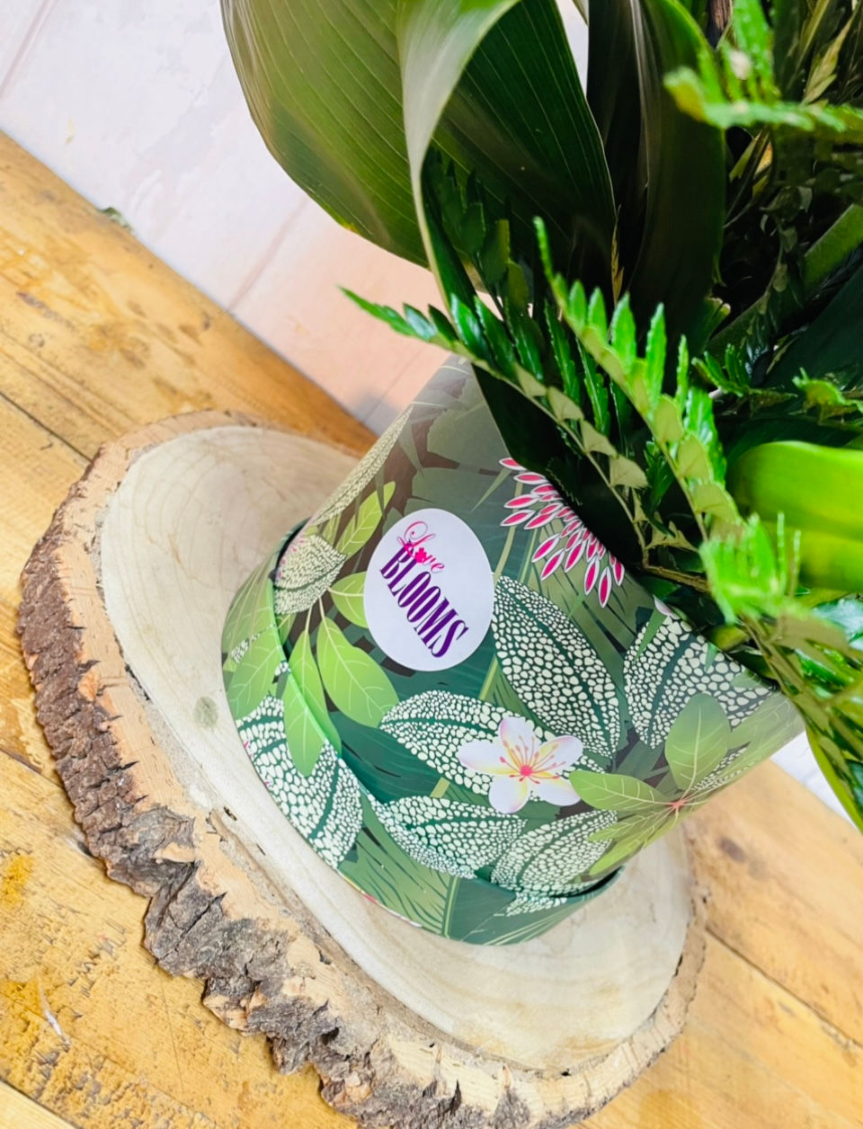 Thumbnail: Floral Arrangement in Hatbox ‘Frida’