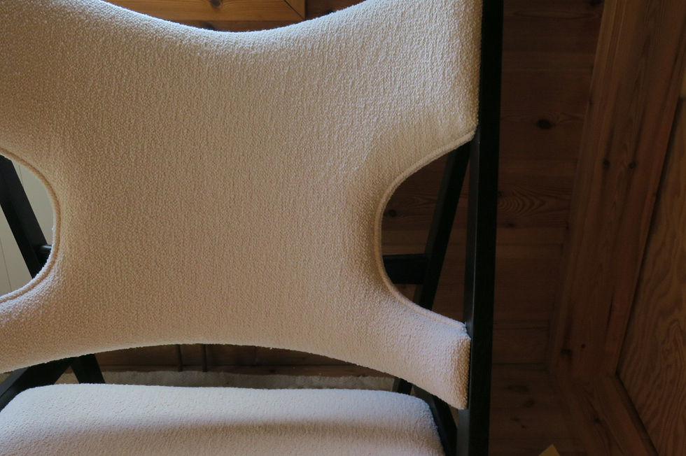 肘部分がカットアウトされた、特徴的なデザイン