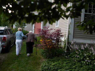 How Companionship Care Helps Seniors Feel Comfortable Accepting Support