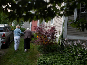 How Companionship Care Helps Seniors Feel Comfortable Accepting Support