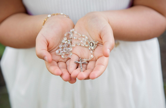 How to Choose Meaningful Cross Jewelry for Her