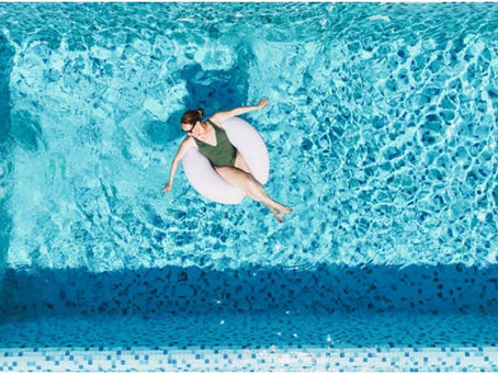 How Experts Design Luxury Custom Pool Floats to Match Different Outdoor Aesthetics