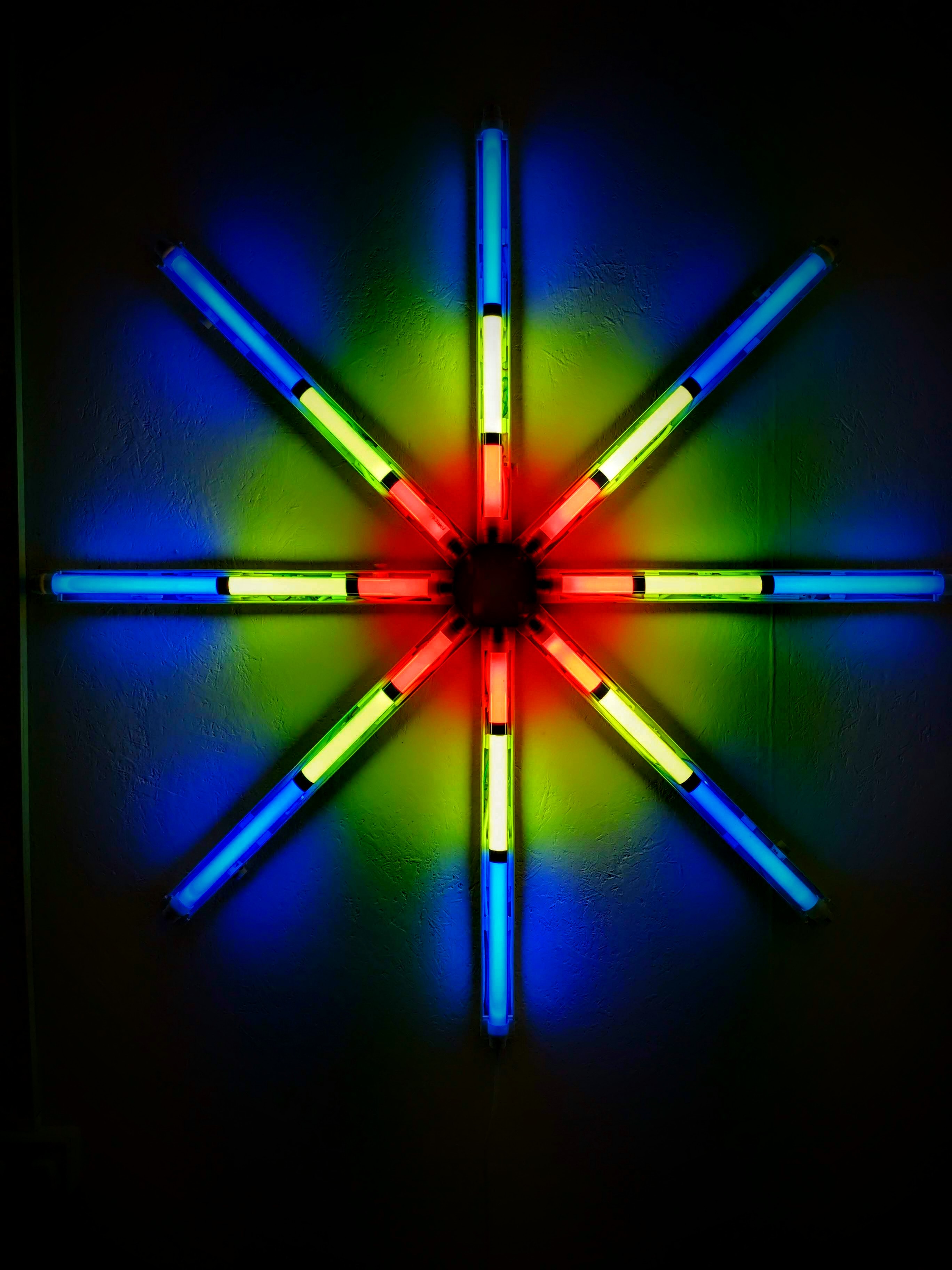Rose Window I (2019), fluorescent light installation by Samuel Harriman.