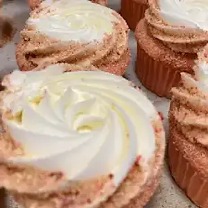 Strawberry Crunch Cupcakes (6 Pack)