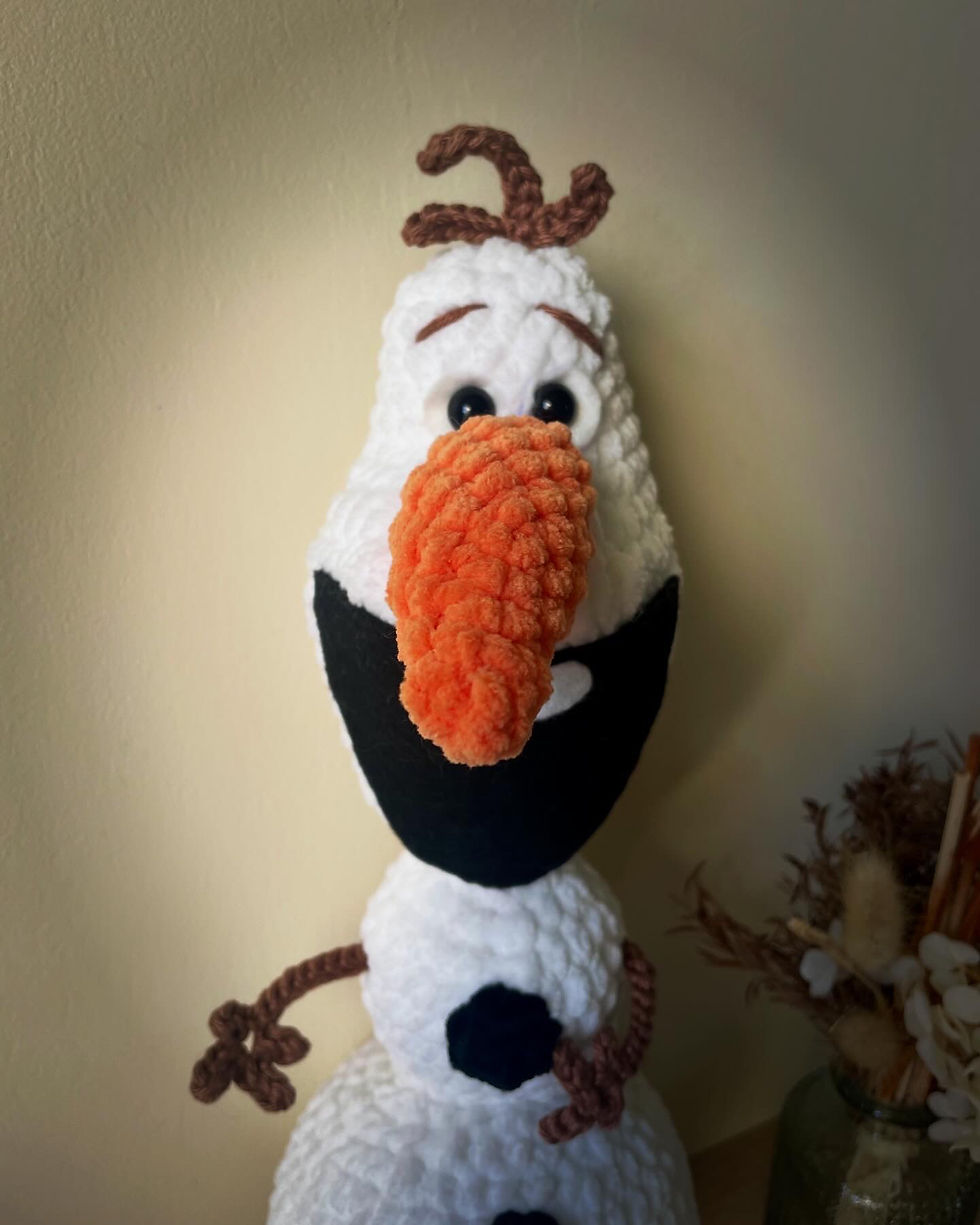 Miniature : ☃️ Peluche Olaf Géante en Crochet – Fait Main avec Amour