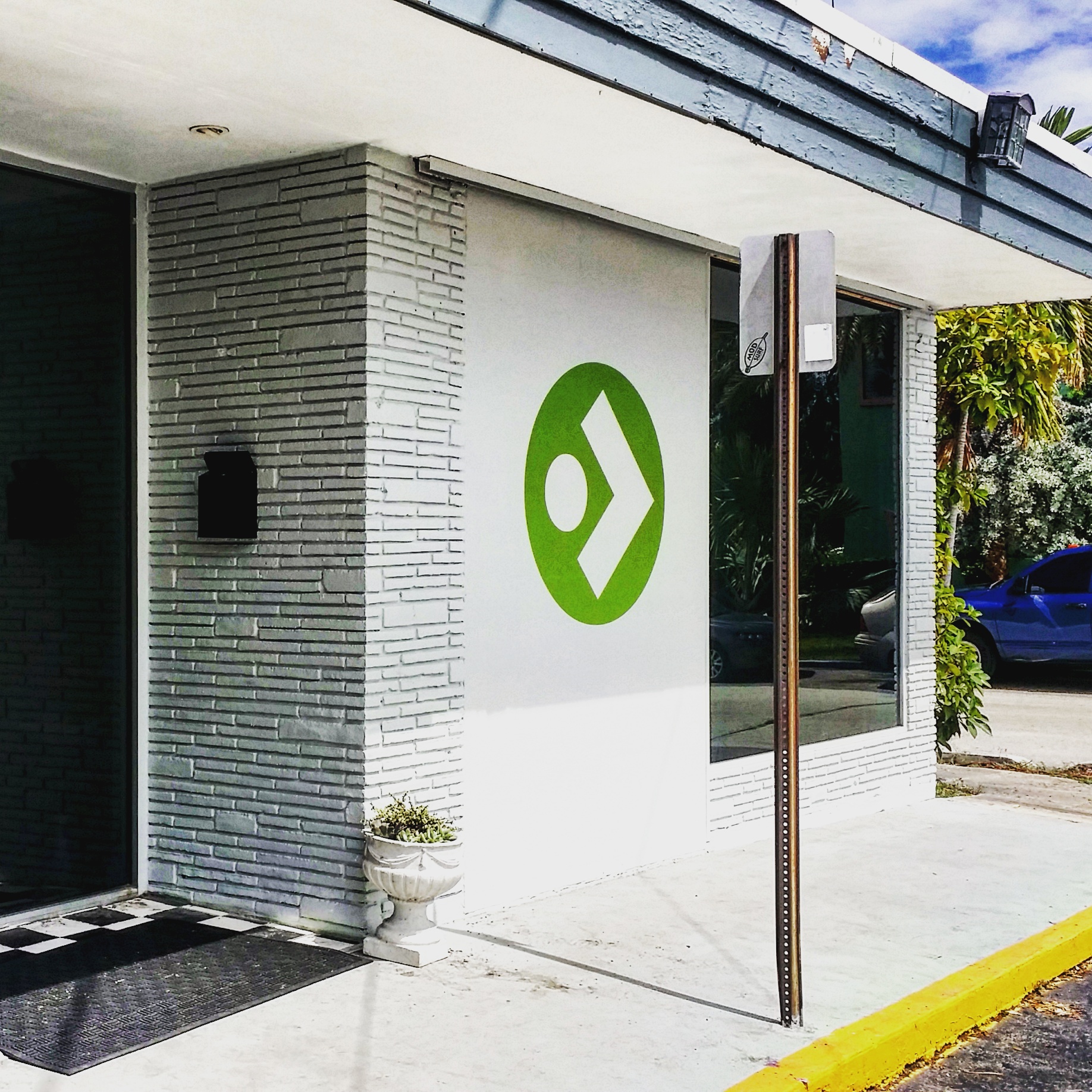 Logo, installed