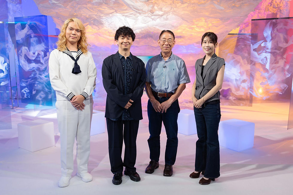 スタジオ出演者(左手より、鈴木香里武氏、若林正恭氏(オードリー)、梅田社長、土谷事業部長)
