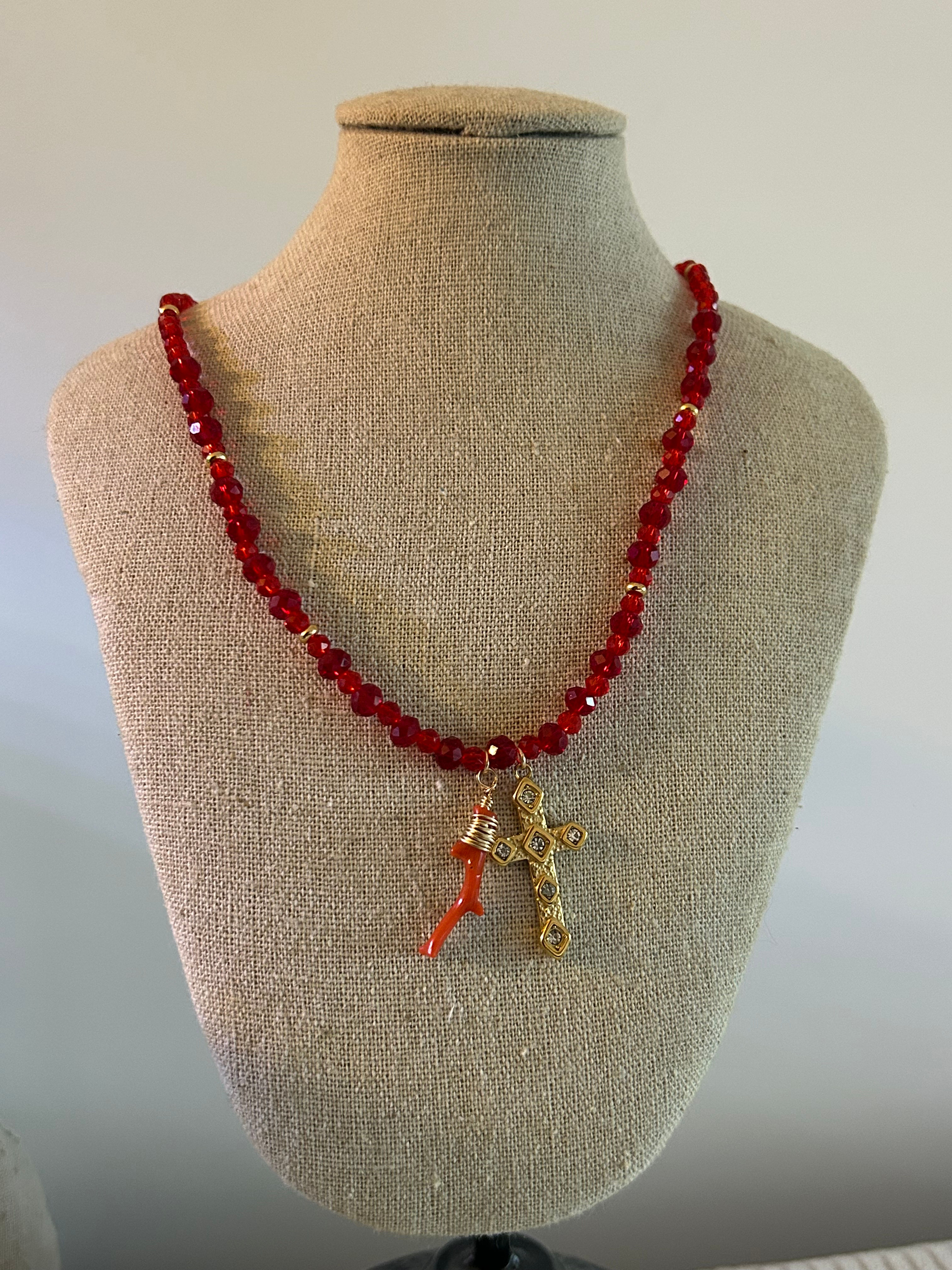 Collier Corail et croix