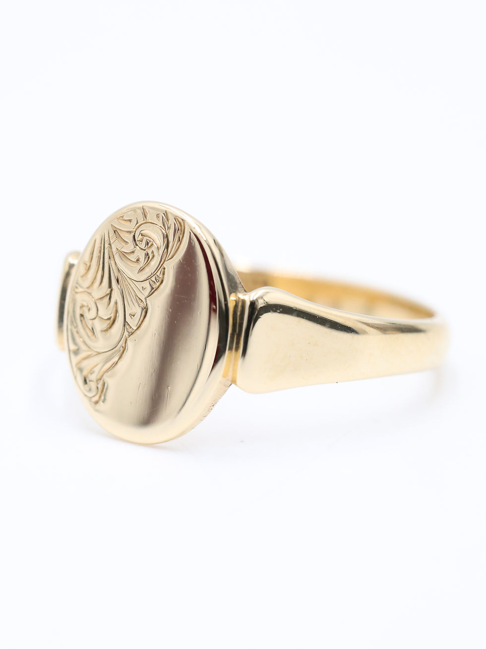 Thumbnail: 9ct Yellow Gold Corner Pattern Oval Signet Ring Size S 1/2
