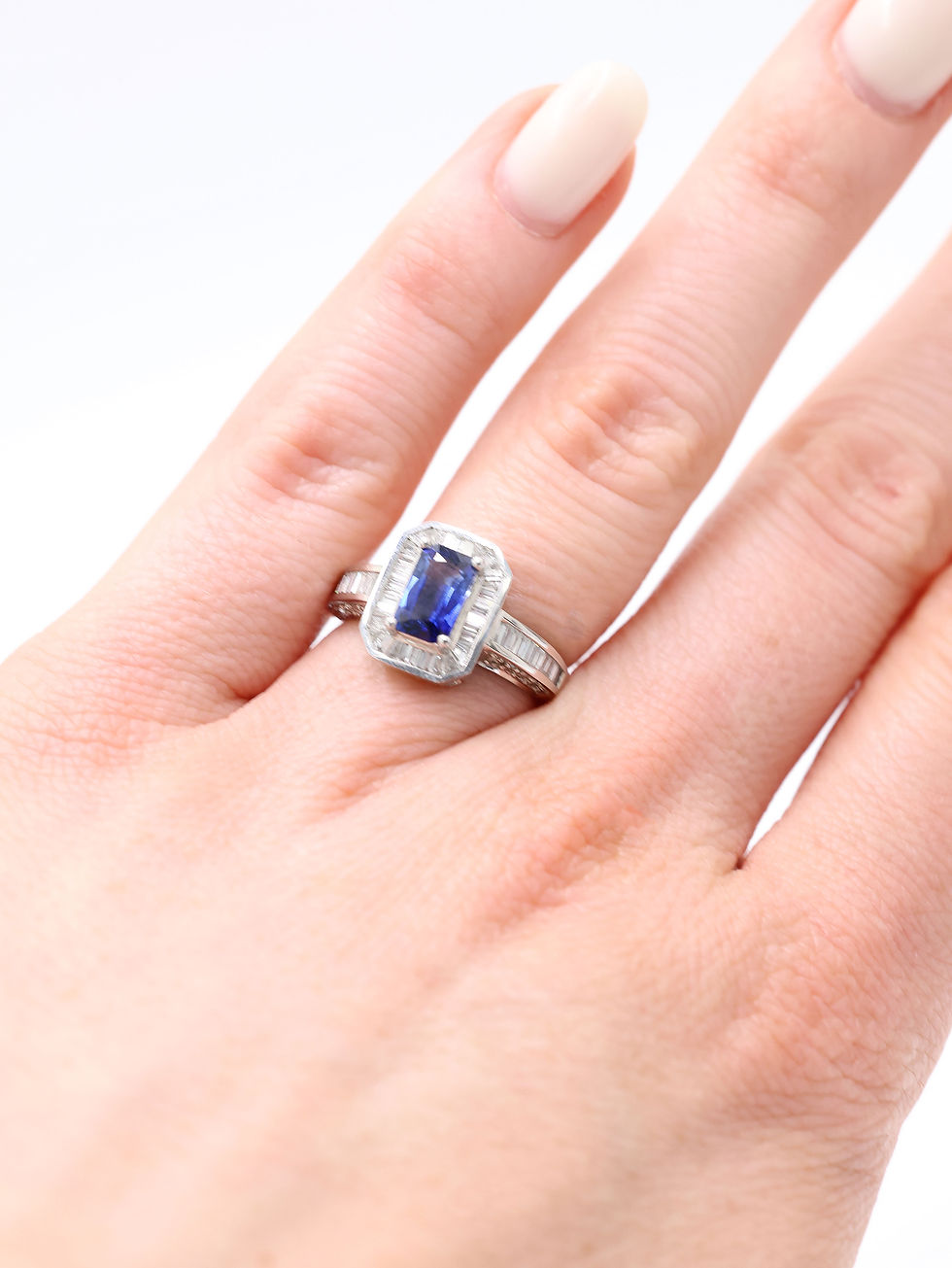 Thumbnail: 18ct White Gold Natural Sapphire & Diamond Statement Ring