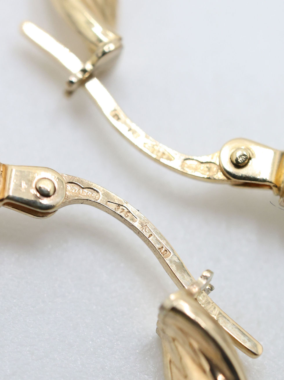 Thumbnail: 9ct Yellow Gold Medium Twisted Earrings