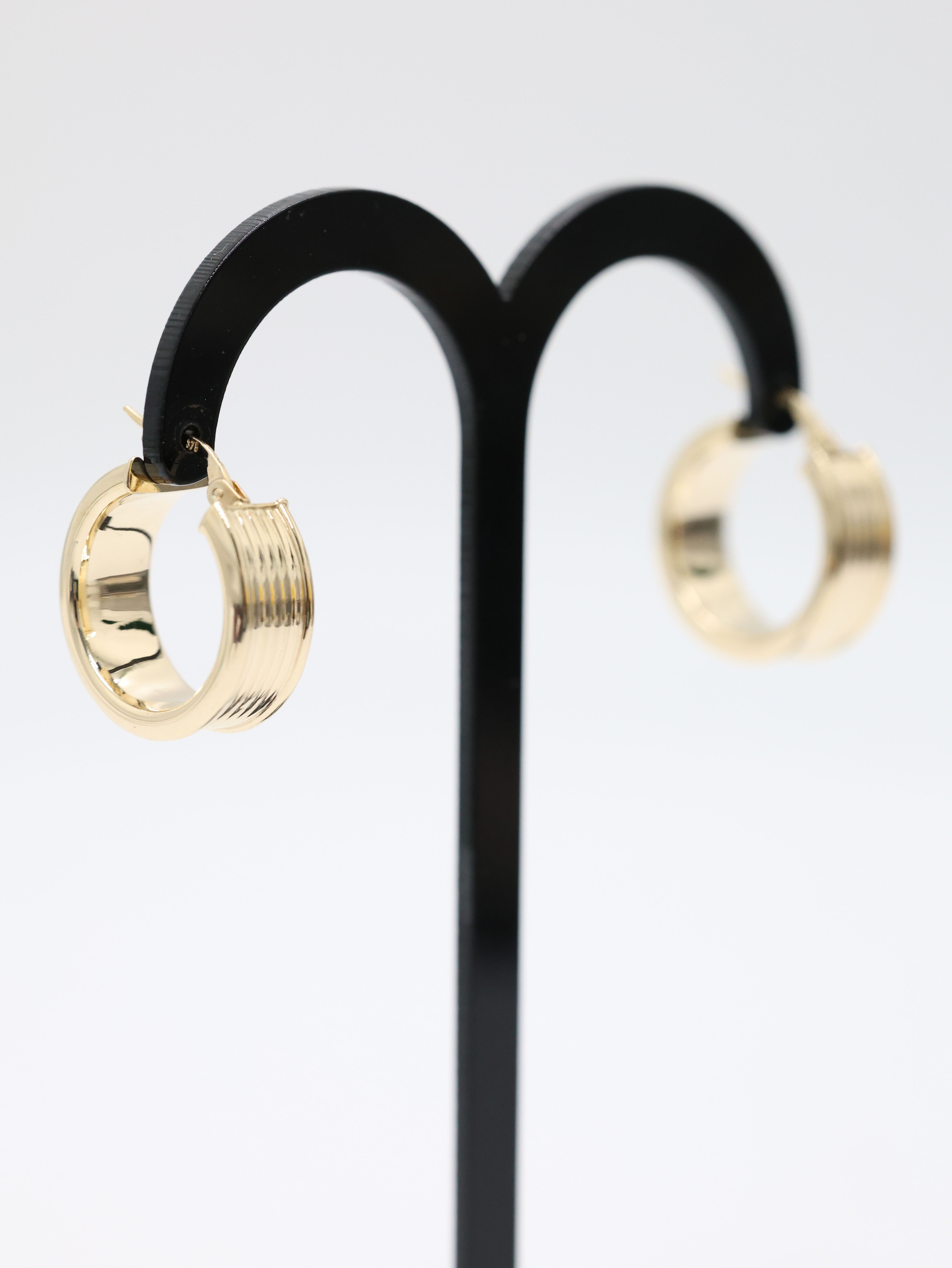 9ct Yellow Gold Hollow Thick Hoop Earrings