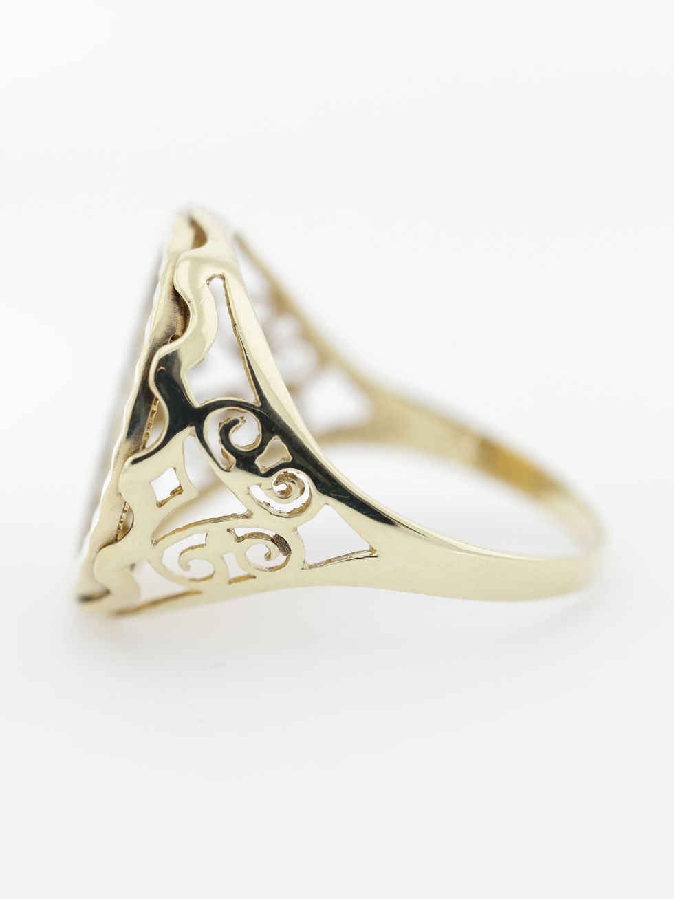 Thumbnail: 1982 Half Sovereign Ring Set in 9ct Yellow Gold Setting