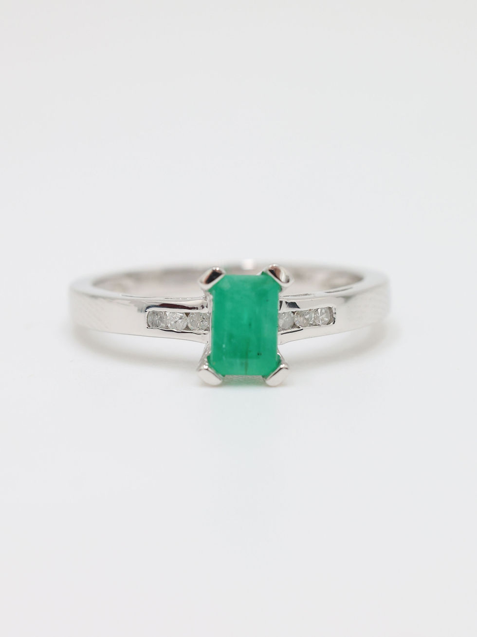 Thumbnail: 18ct White Gold Emerald & Diamond Shoulder Ring