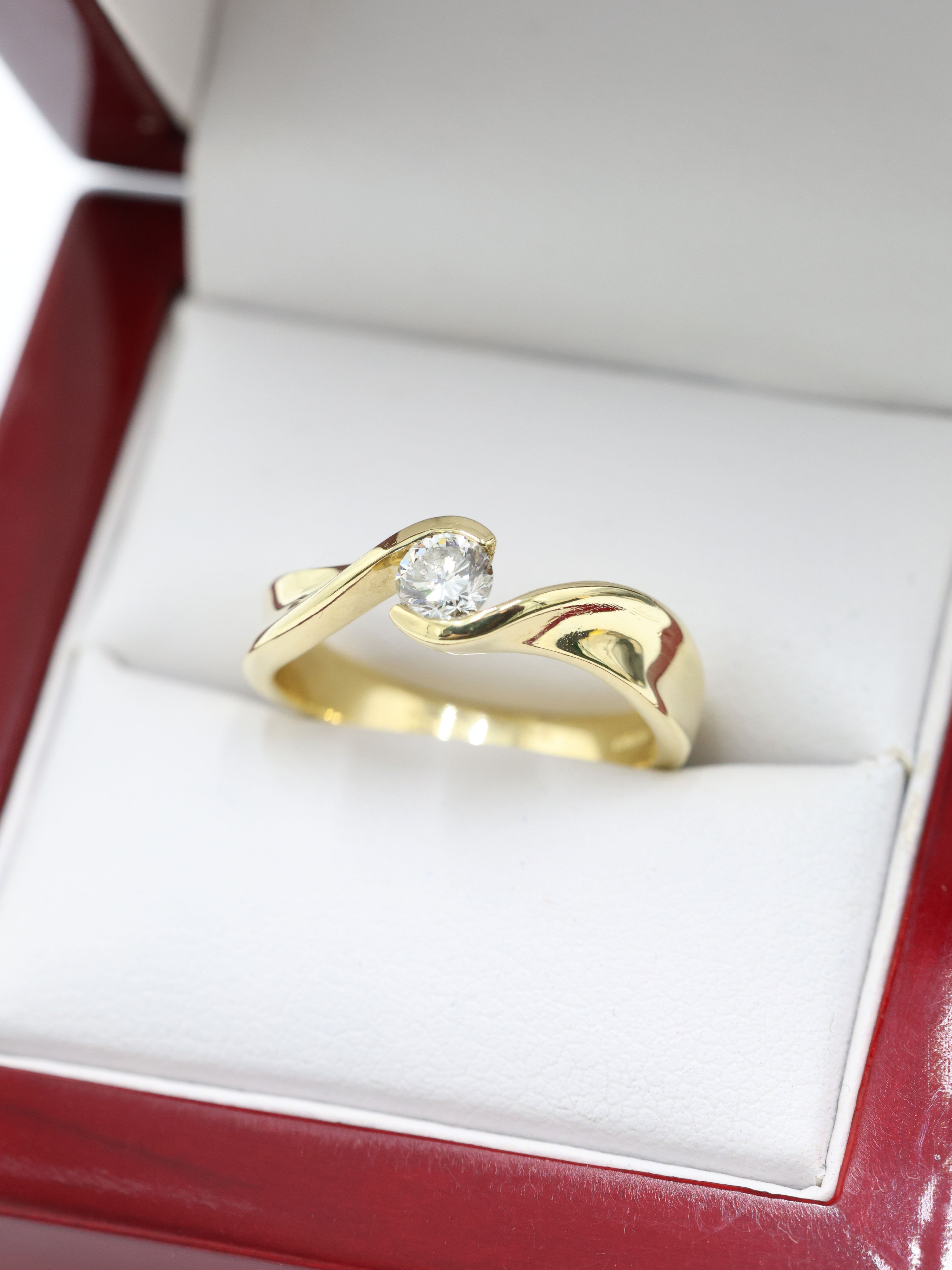 18ct Yellow Gold 1/3 Carat Diamond Twist Set Rub Over Ring