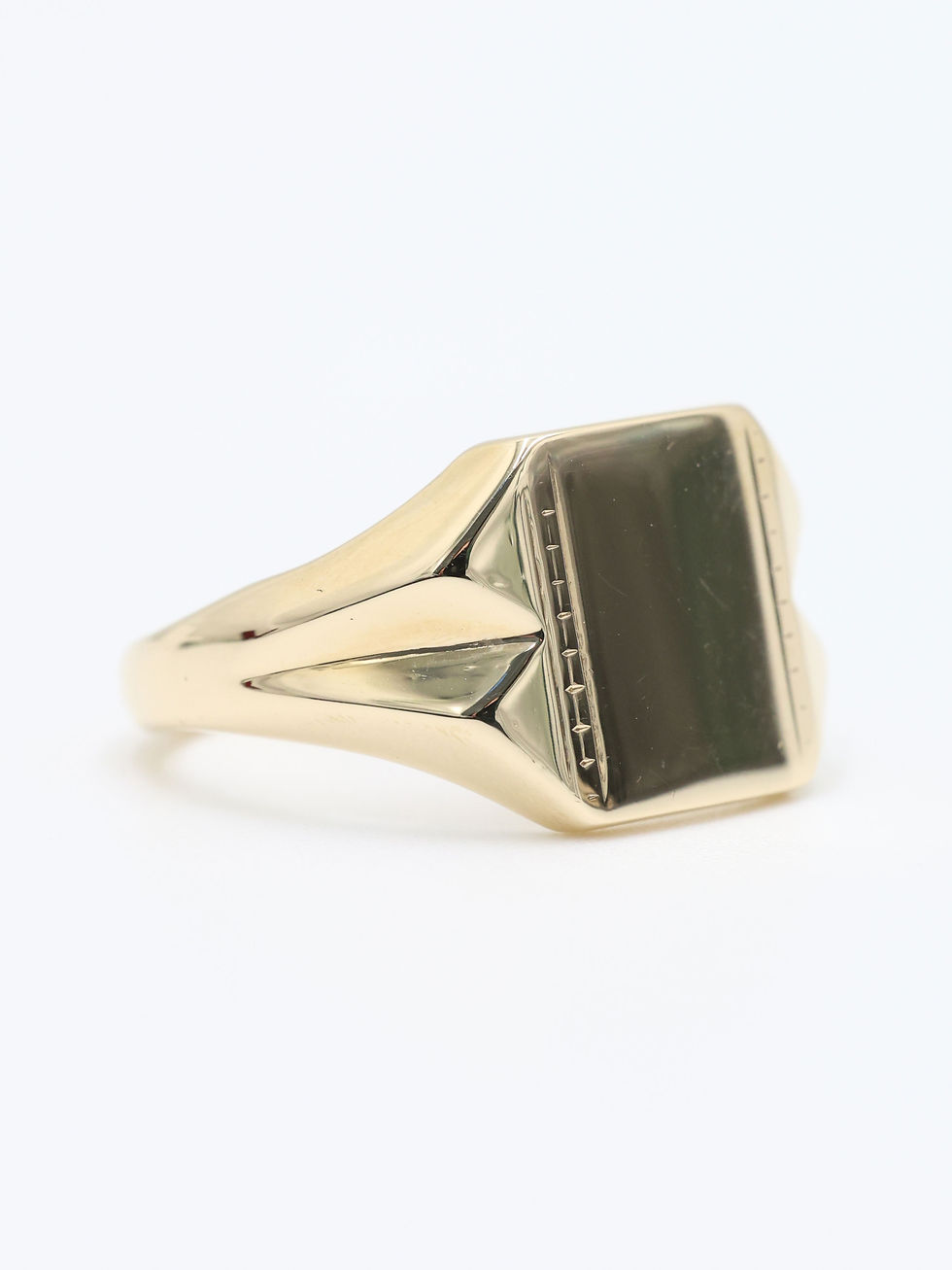 9ct Yellow Gold Rectangular Signet Ring Size Q 1/2