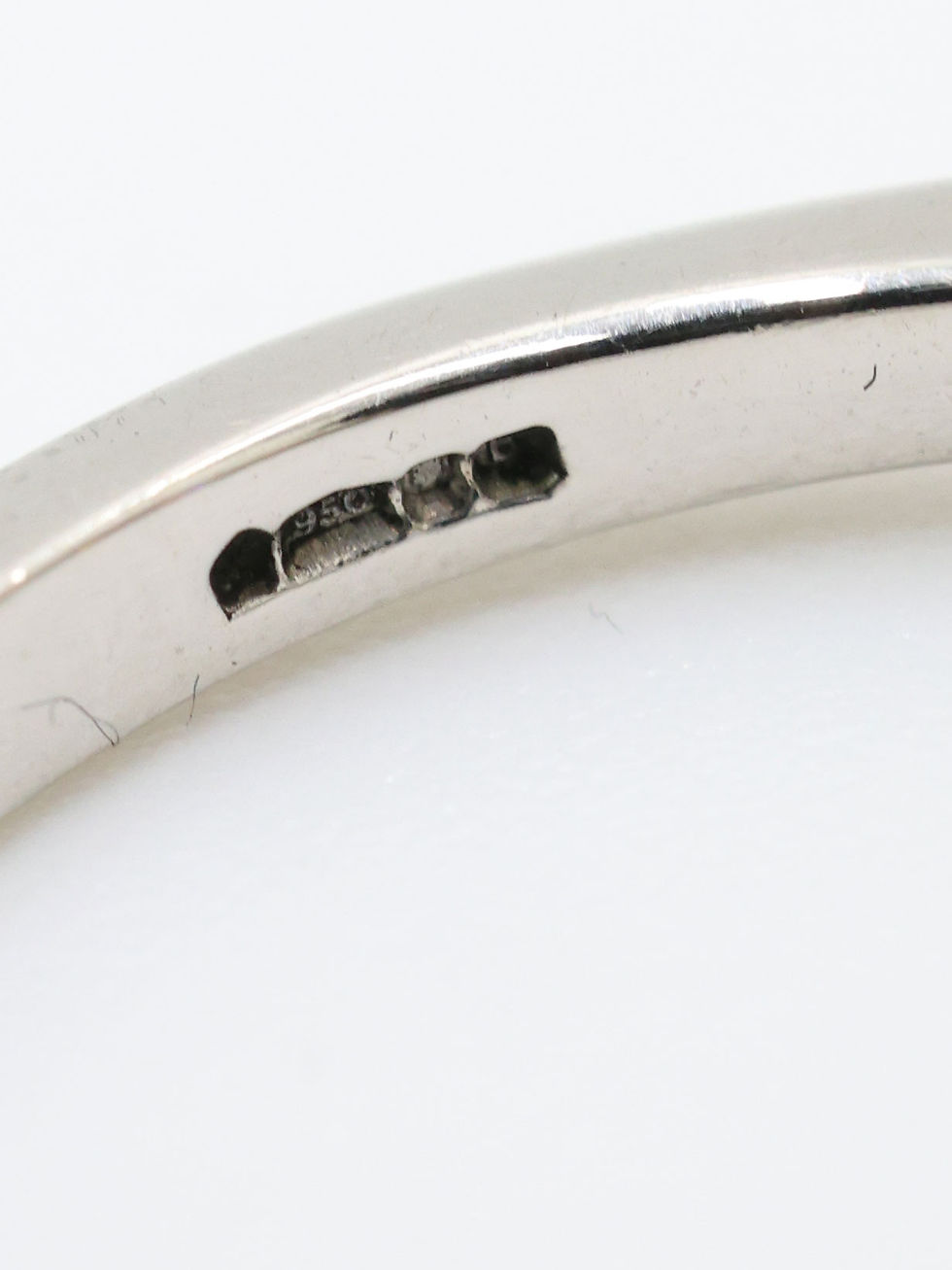 Thumbnail: Platinum 0.40 Carat VS2 Natural Oval Cut Diamond Crossover Solitaire Ring