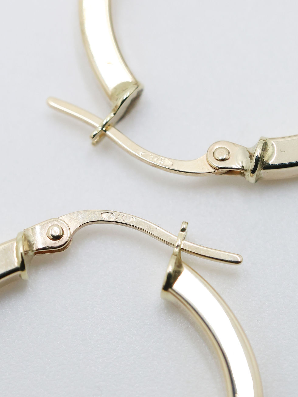 Thumbnail: 9ct Yellow Gold Round Flat Medium Hoop Earrings