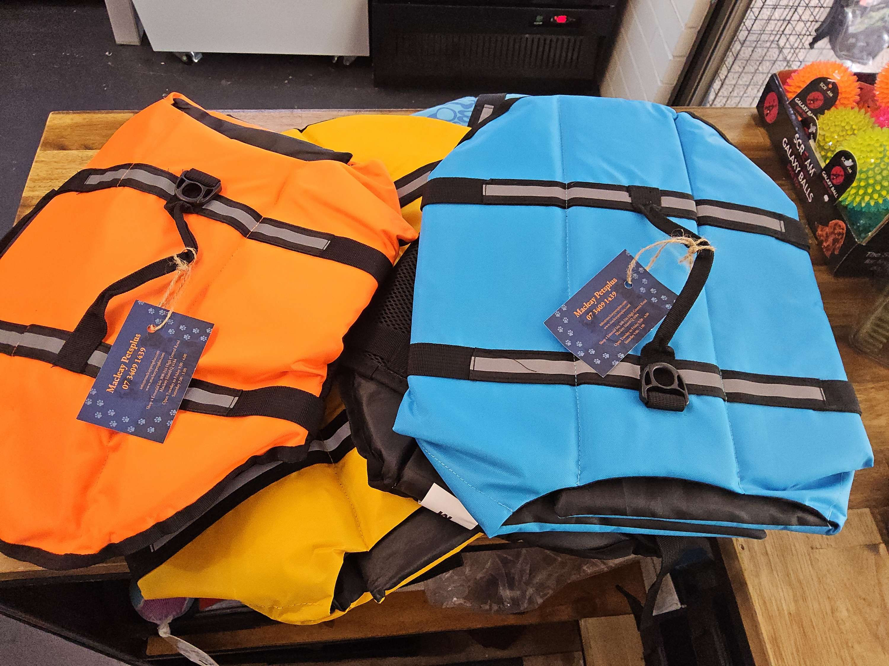 Life jacket dog small/med/large/extra large ass col